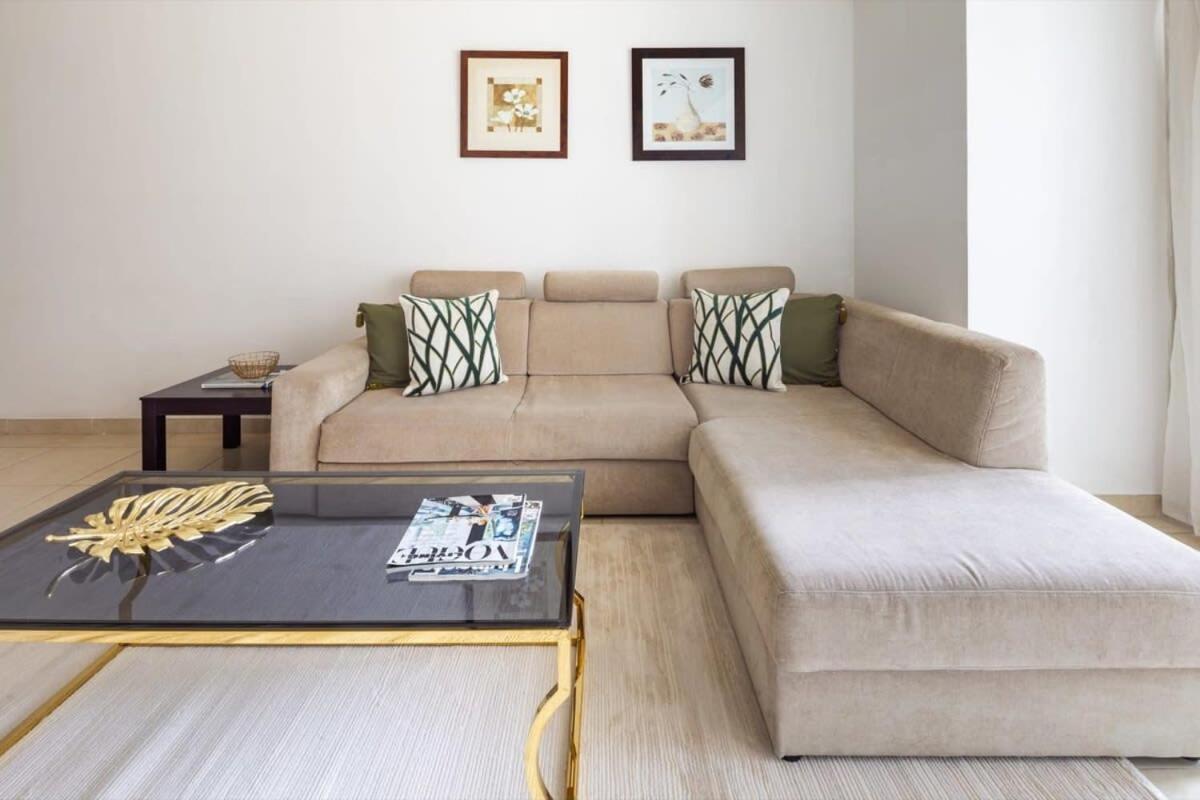 Frank Porter - Marina Heights Apartment